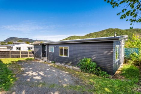 Photo of property in 261 Waikawa Road, Waikawa, Picton, 7220