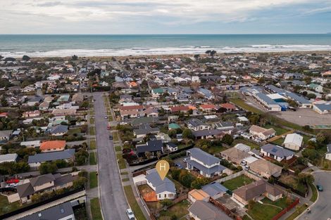 Photo of property in 35 Cradock Street, South New Brighton, Christchurch, 8062