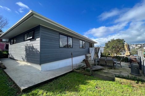 Photo of property in 1/3 Fernlea Rise, Bayview, Auckland, 0629