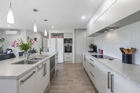 Photo of property in 14 Te Arakete Place, Hurworth, New Plymouth, 4310