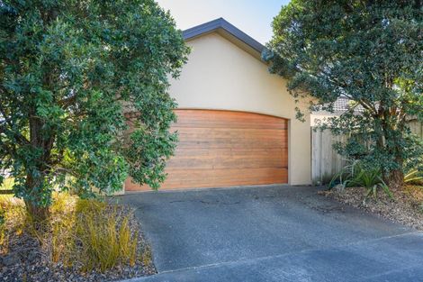 Photo of property in 48 Johnstone Drive, Fitzherbert, Palmerston North, 4410