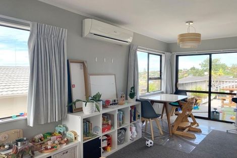 Photo of property in 35 Athena Drive, Totara Vale, Auckland, 0629