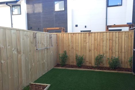 Photo of property in 4/22 Yeovil Road, Te Atatu Peninsula, Auckland, 0610