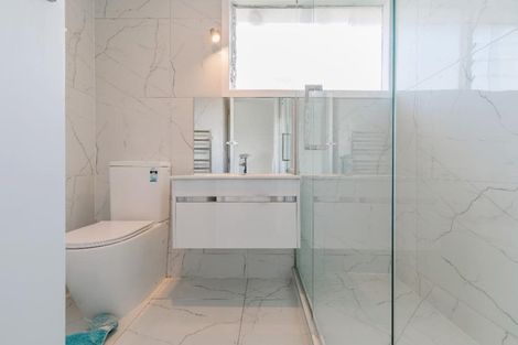 Photo of property in 606 Glenfield Road, Bayview, Auckland, 0629