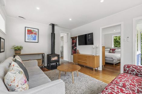 Photo of property in 65 Airlie Road, Plimmerton, Porirua, 5026