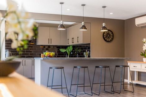 Photo of property in 4 Oxford Crescent, Ebdentown, Upper Hutt, 5018