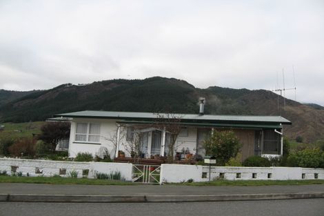 Photo of property in 167 Fairfax Street, Murchison, 7007