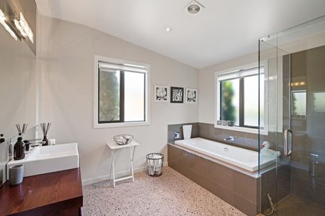 Photo of property in 1 Hidden Hills Drive, Wanaka, 9305