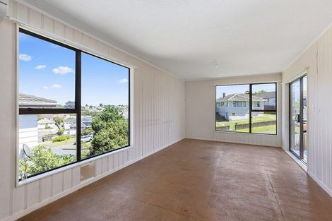 Photo of property in 16 Penguin Grove, Waitangirua, Porirua, 5024