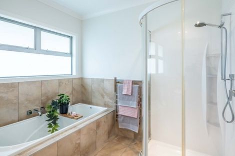 Photo of property in 60 Sylvan Avenue, Waikanae, 5036