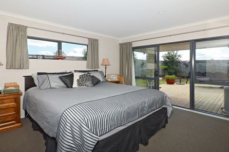 Photo of property in 20 Key West Drive, One Tree Point, 0118