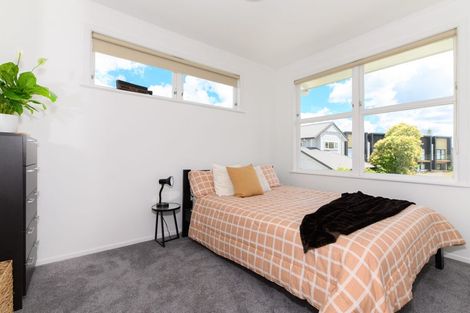Photo of property in 33 Dawnhaven Drive, Te Atatu Peninsula, Auckland, 0610