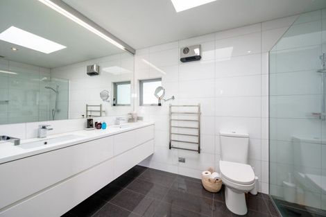 Photo of property in 15 Faulks Terrace, Wanaka, 9305