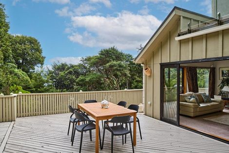 Photo of property in 9 Whiorau Grove, Lowry Bay, Lower Hutt, 5013