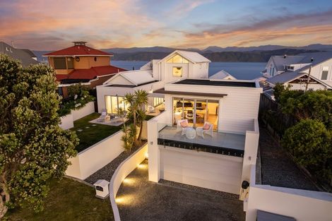 Photo of property in 8 Nevay Road, Karaka Bays, Wellington, 6022