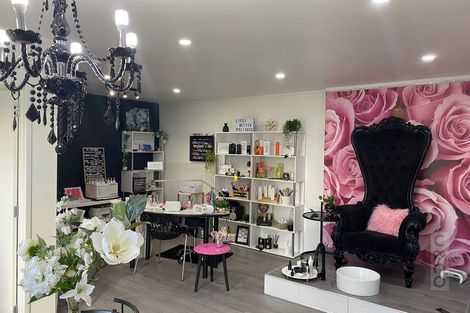 Photo of property in 206 Waitakere Road, Waitakere, Henderson, 0782