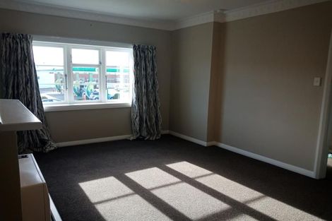 Photo of property in 73 Whites Line East, Waiwhetu, Lower Hutt, 5010