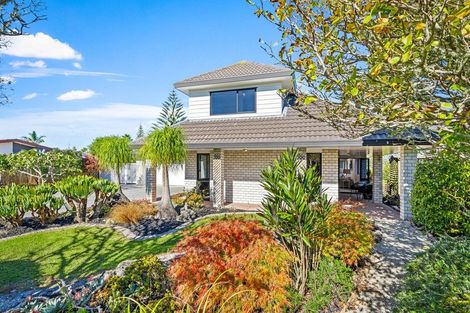 Photo of property in 22 Settlers Grove, Orewa, 0931