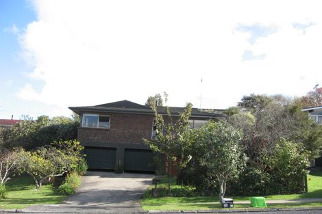Photo of property in 27 Chatsworth Crescent, Pakuranga Heights, Auckland, 2010
