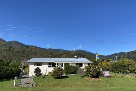Photo of property in 252 Waikawa Road, Waikawa, Picton, 7220