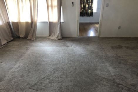 Photo of property in 100 Gossamer Drive, Pakuranga Heights, Auckland, 2010