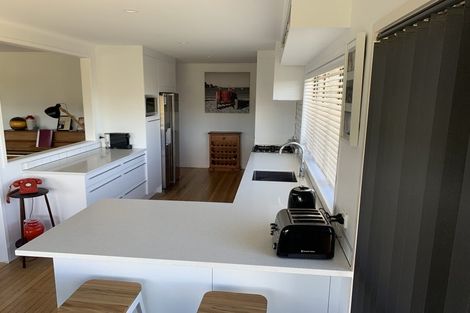 Photo of property in 5 Warwick Avenue, Titirangi, Auckland, 0604