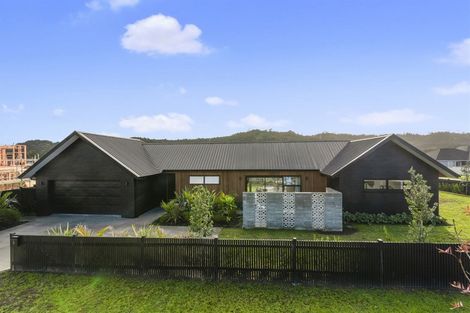Photo of property in 2 Len Ireland Drive, Kumeu, 0810