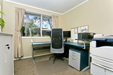 Photo of property in 33 Donovan Avenue, Massey, Auckland, 0614