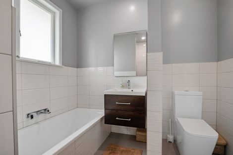 Photo of property in 9 Shortt Avenue, Mangere Bridge, Auckland, 2022