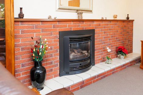 Photo of property in 18 Westhaven Grove, Takaro, Palmerston North, 4412