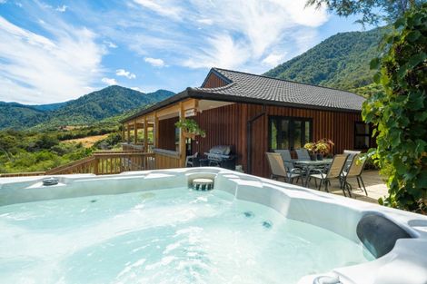 Photo of property in 16 Tai Close, Kaiuma Bay, Havelock, 7178