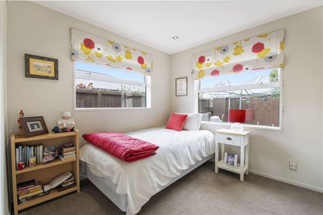 Photo of property in 6 Federer Lane, Bishopdale, Christchurch, 8053