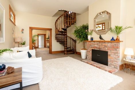 Photo of property in 16 Caroline Street, Mount Victoria, Wellington, 6011