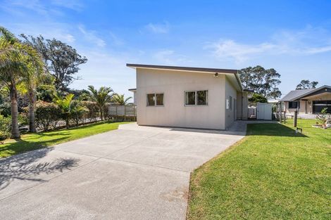 Photo of property in 15 Motutara Road, Oakura, Hikurangi, 0184