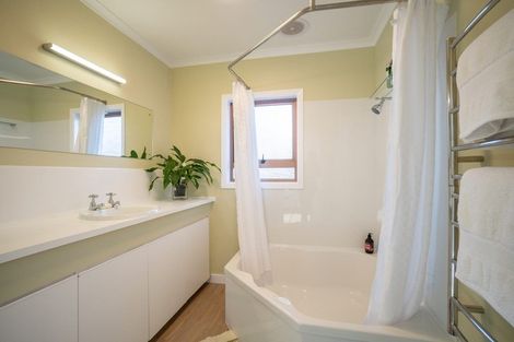 Photo of property in 15 Raglan Avenue, Cloverlea, Palmerston North, 4412