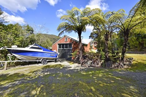 Photo of property in 26 Kamahi Road, Tennyson Inlet, 7195