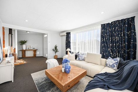 Photo of property in 2 Mabian Crescent, Deanwell, Hamilton, 3206