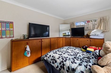 Photo of property in 2/8 Sailfish Drive, West Harbour, Auckland, 0618