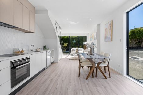 Photo of property in 8/10 Hutchinsons Road, Bucklands Beach, Auckland, 2014