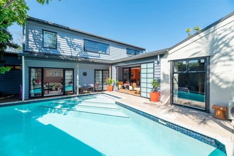 Photo of property in 19 Dudding Avenue, Northcote, Auckland, 0627