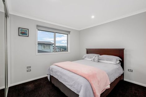 Photo of property in 7 Manapouri Lane, Aotea, Porirua, 5024