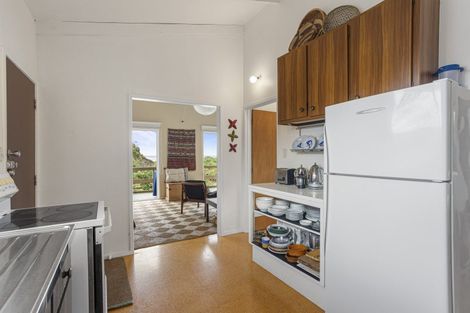 Photo of property in 36 North Piha Road, Piha, 0772