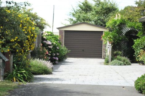 Photo of property in 2/60 Laing Crescent, Heathcote Valley, Christchurch, 8022