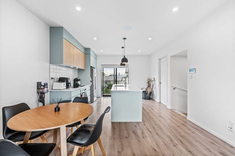 Photo of property in 6/107 Hobsonville Road, West Harbour, Auckland, 0618