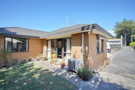 Photo of property in 2/58 Sawyers Arms Road, Northcote, Christchurch, 8052