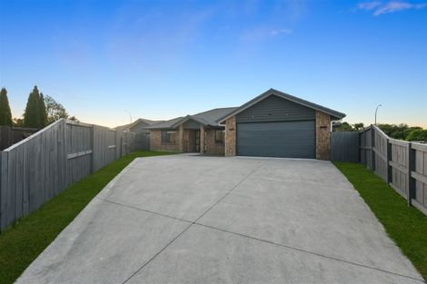 Photo of property in 37 Whitney Place, Rototuna North, Hamilton, 3210