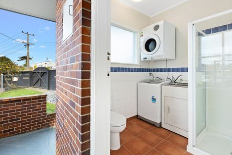 Photo of property in 5 Humphrey Kemp Avenue, Henderson, Auckland, 0612