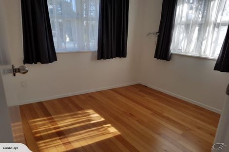 Photo of property in 176 Beach Haven Road, Beach Haven, Auckland, 0626