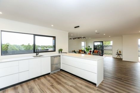 Photo of property in 4 Oliver O'leary Way, Westown, New Plymouth, 4310