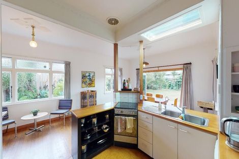 Photo of property in 6 Taranaki Street, Saint Johns Hill, Whanganui, 4501